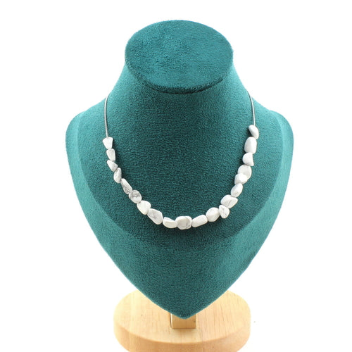 Collier Howlite des États-Unis 15 perles. Chaîne en acier inoxydable